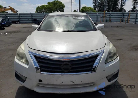 2013 Nissan Altima 2.5 из США, поврежденный, VIN 1N4AL3AP8DC247236